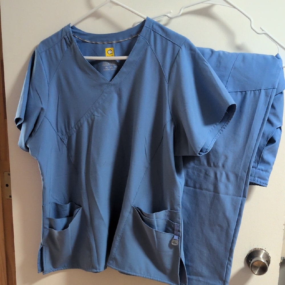 WonderWink 123, Modern Fit Scrub Set - Light Blue, Top XL, Pants Large